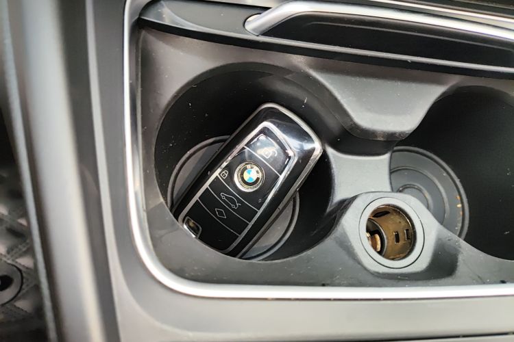 宝马3系 2018款 320i M运动套装中控内饰7001