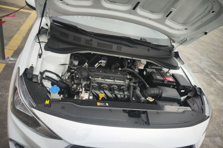 现代 悦动 2018款 1.6L 自动悦目版GL 国VI机舱底盘24