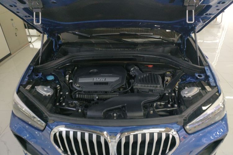 宝马X1 2020款 sDrive25Li 领先型机舱底盘24