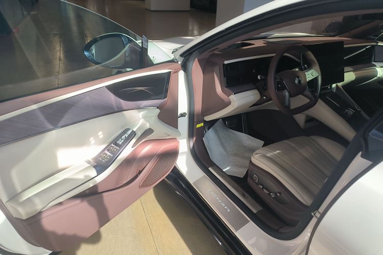 腾势Z9GT 2024款 1100四驱Ultra版中控内饰7003