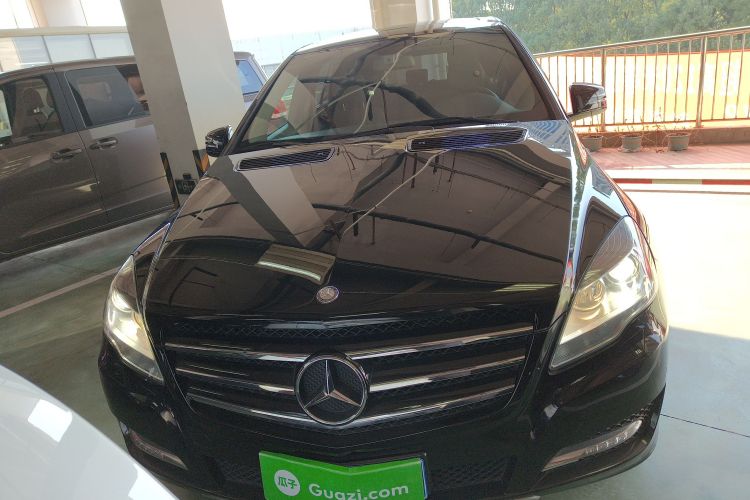 奔驰R级 2017款 R 320 4MATIC 商务型臻藏版车身外观2