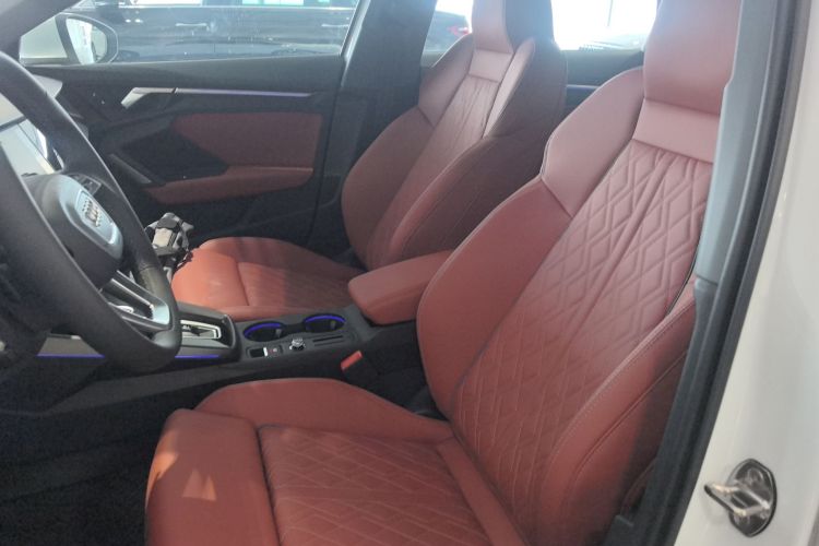 奥迪A3 2025款 A3L Limousine 35TFSI 飞驰尊享型中控内饰19