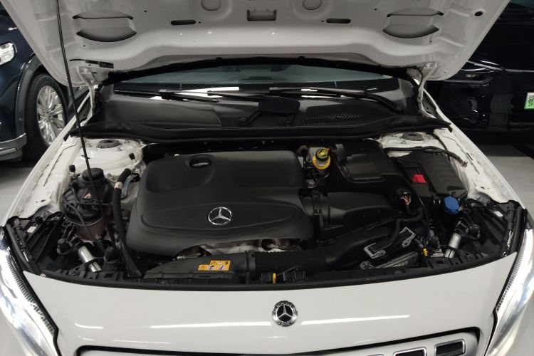 奔驰GLA 2019款 GLA 200 时尚型机舱底盘24