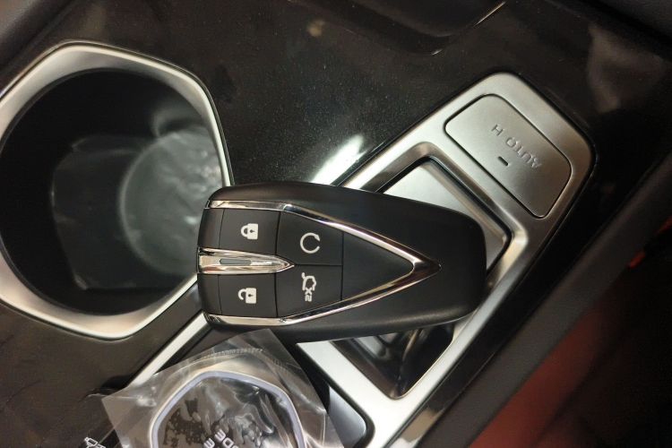 长安 逸动 2025款 PLUS 1.4T 双离合高能版中控内饰7001