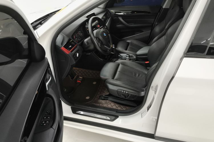 宝马X1 2018款 xDrive20Li 尊享型中控内饰7003