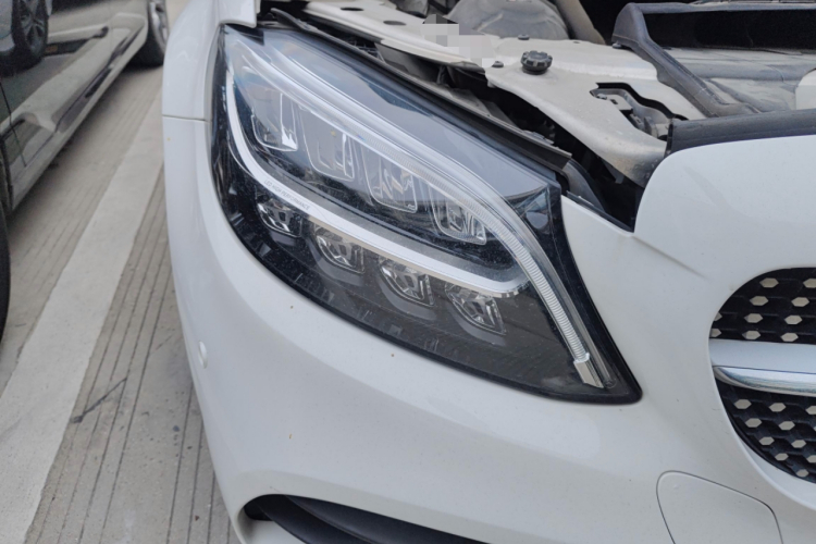 奔驰C级 2019款 改款 C 260 L 运动版车身外观8