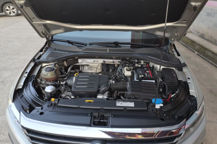 大众 朗逸 2021款 1.5L 自动舒适版机舱底盘24