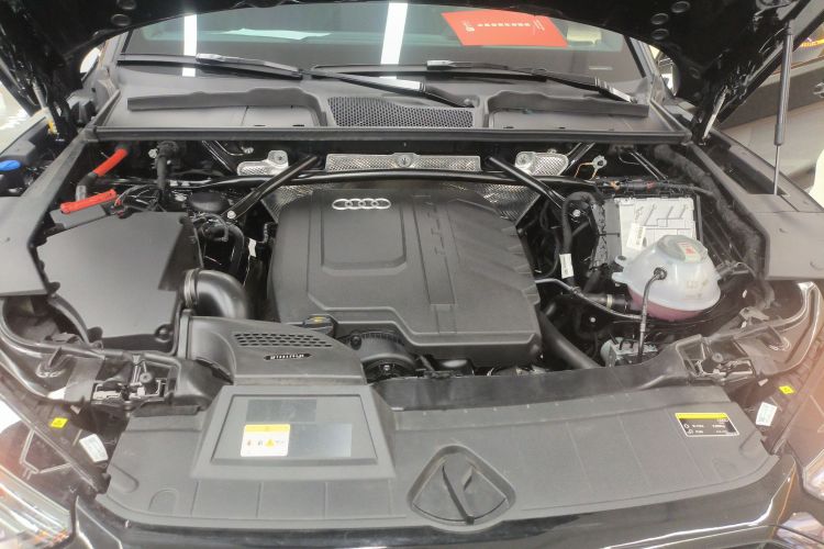 奥迪Q5L 2025款 45周年典藏版 45 TFSI 豪华动感型机舱底盘24