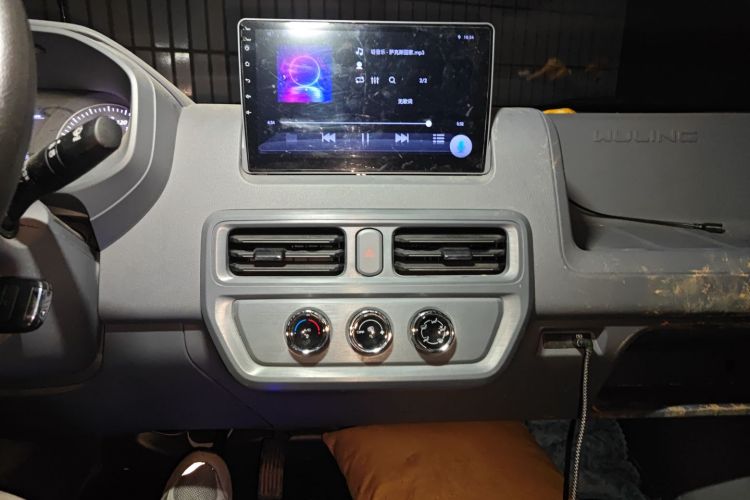 五菱汽车 五菱扬光 2024款 300KM 舒适型客车版 75kW中控内饰16