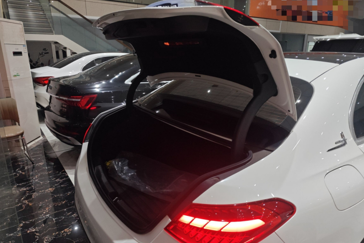 奔驰C级 2022款 C 260 L 运动版机舱底盘23