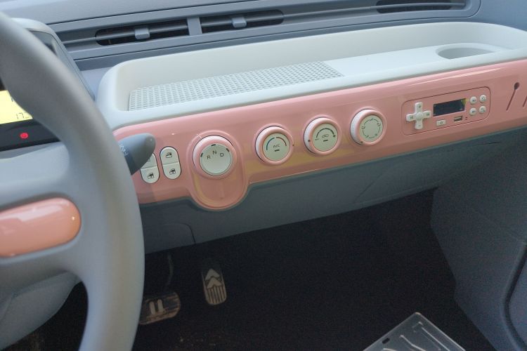 奔腾小马 2025款 222km 灵韵马中控内饰16