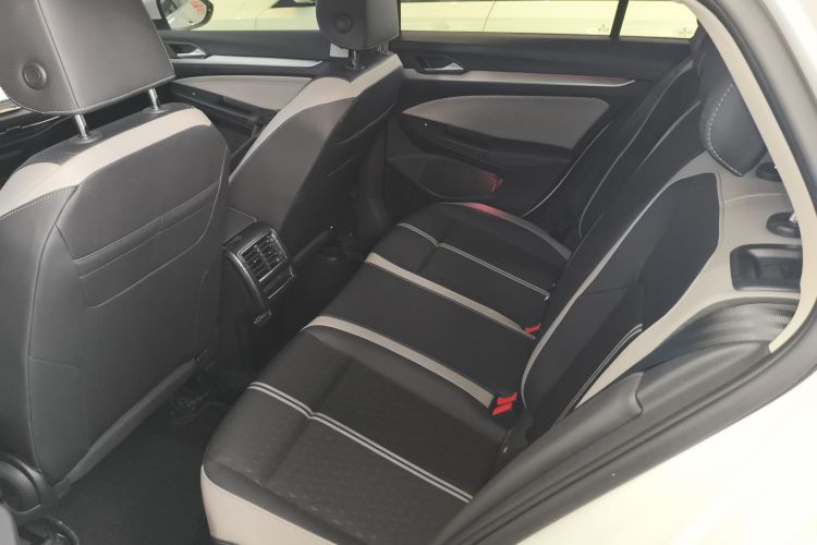 大众 高尔夫 2025款 300TSI Pro中控内饰21