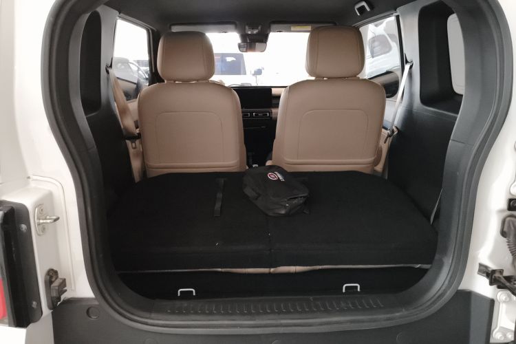 宝骏悦也 2023款 旗舰版机舱底盘23