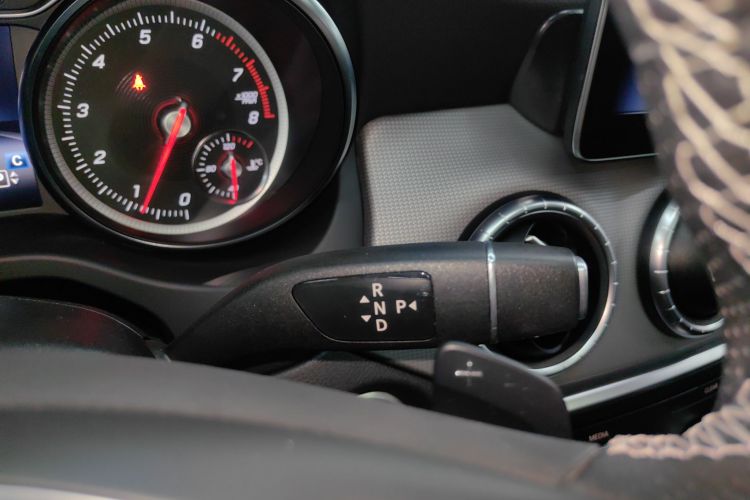 奔驰CLA 2018款 CLA 200 时尚型中控内饰18