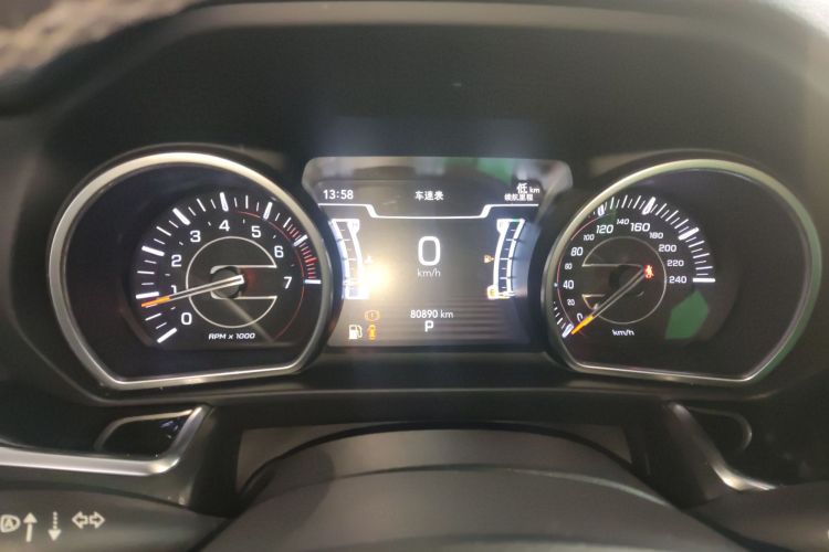 Jeep 大指挥官 2020款 2.0T 四驱夜鹰版中控内饰14