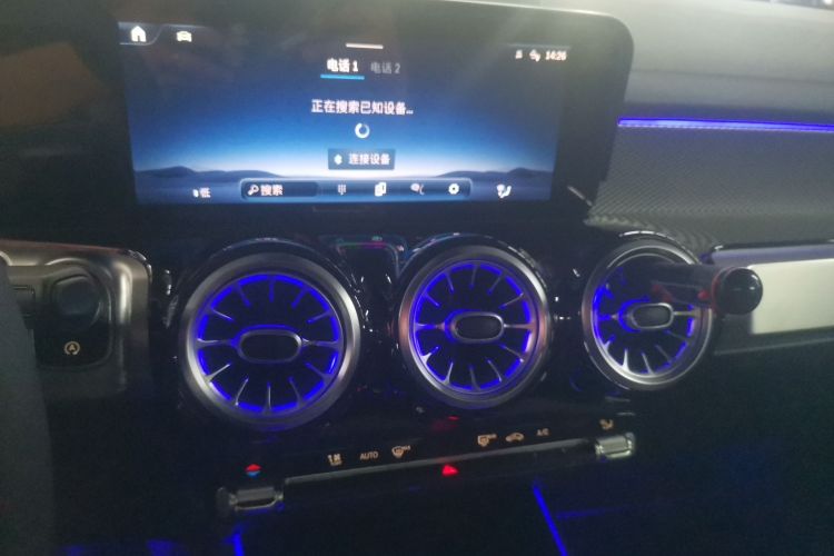 奔驰GLB 2024款 GLB 200 动感型中控内饰16