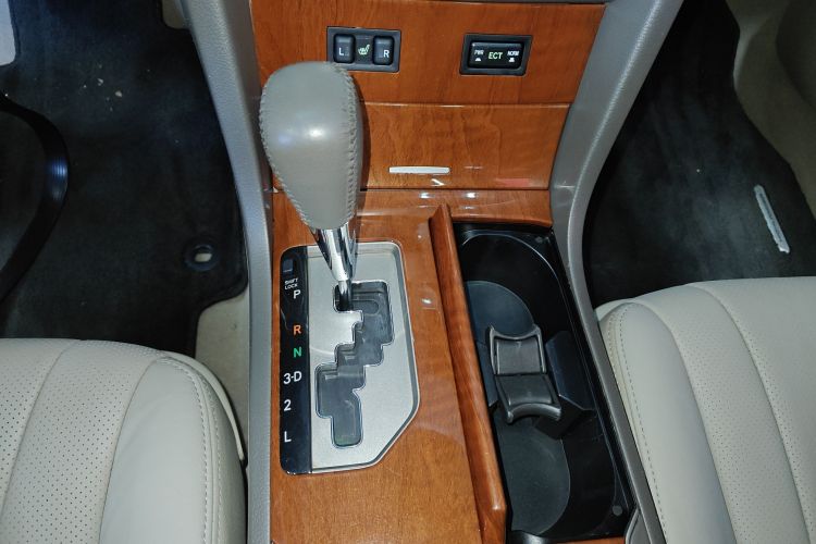 丰田 凯美瑞 2013款 200G 经典豪华版中控内饰18