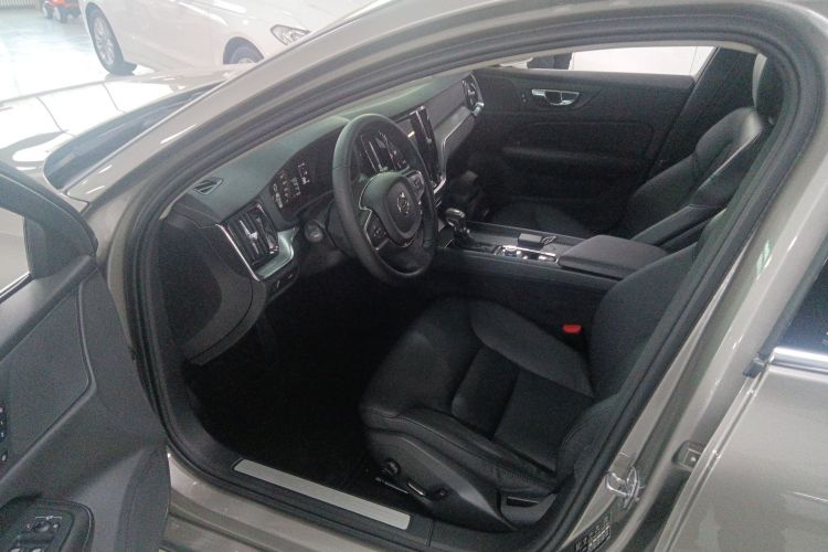 沃尔沃S60 2020款 T4 智逸豪华版中控内饰19