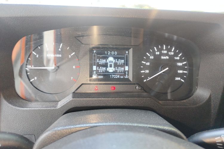 BAW北汽制造 212经典 2023款 狙击手 2.4T 手动轻装款中控内饰15