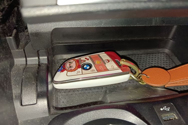 宝马3系 2023款 325i M运动套装中控内饰11