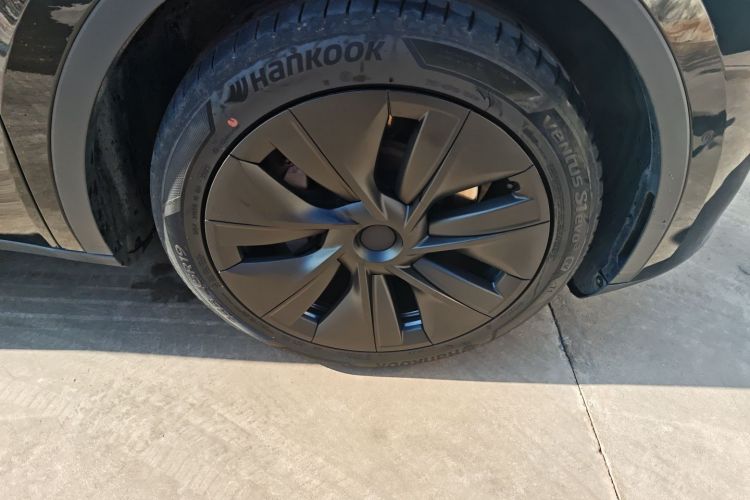 特斯拉 Model Y 2023款 长续航全轮驱动版车身外观10