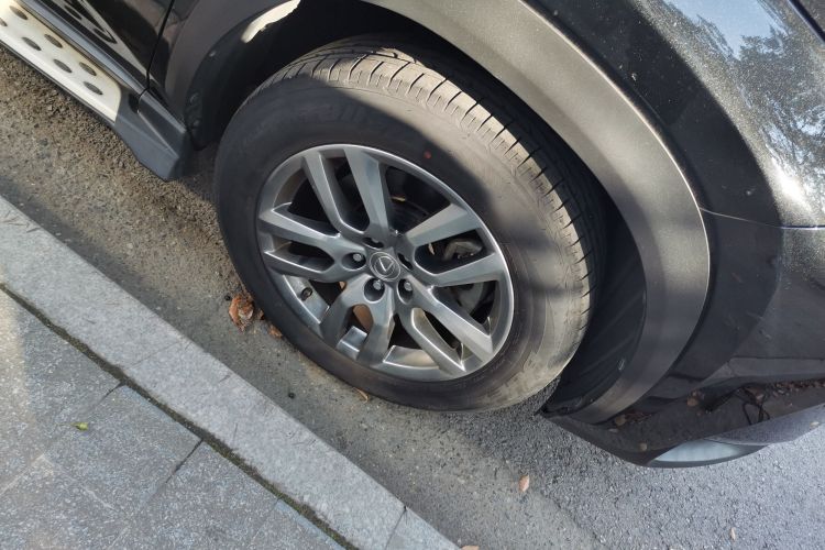 雷克萨斯NX 2015款 200t 全驱 锋尚版车身外观10