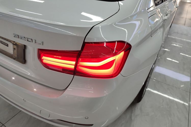 宝马3系 2018款 320Li 时尚型车身外观9