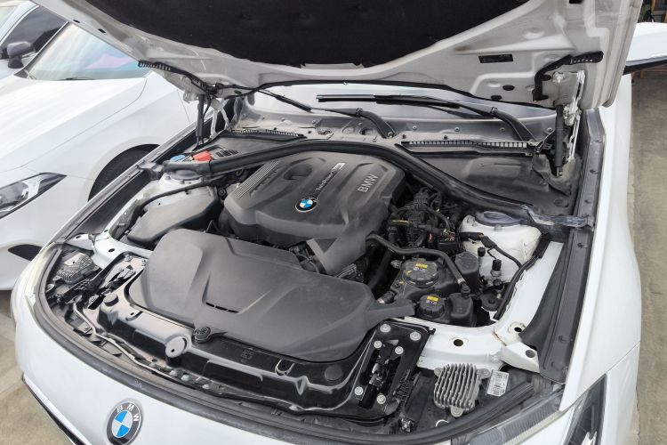 宝马3系GT 2017款 320i 时尚型机舱底盘24