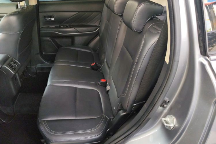 三菱 欧蓝德 2019款 2.4L 四驱致享版 7座 国VI中控内饰21