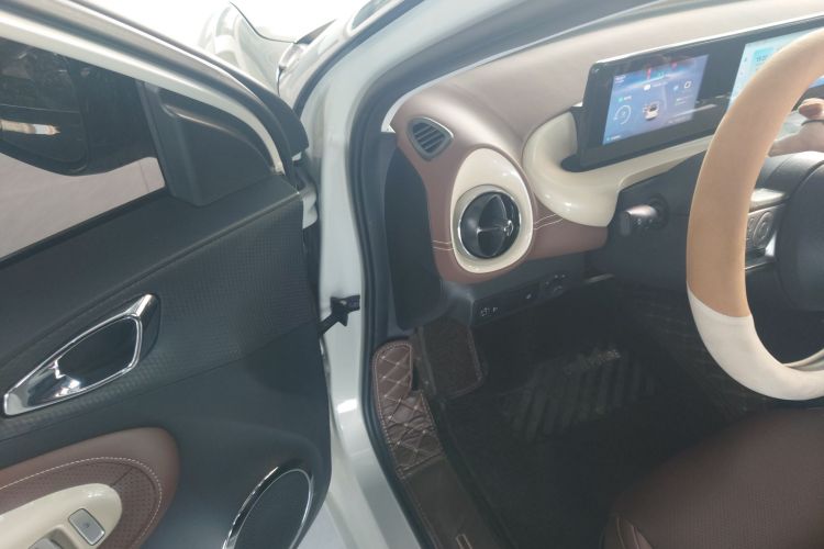 五菱汽车 五菱缤果 2023款 333km 灵犀互联款中控内饰20