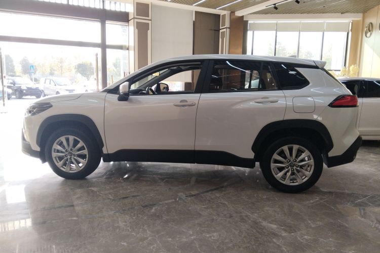 丰田 卡罗拉锐放 2024款 2.0L 精英版车身外观4