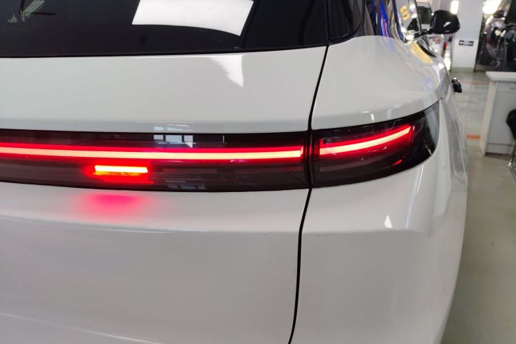 理想汽车 理想L6 2024款 Pro车身外观9