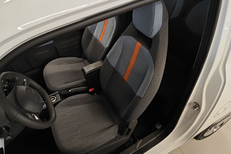 吉利银河 2023款 熊猫mini 200km 灵动熊中控内饰19