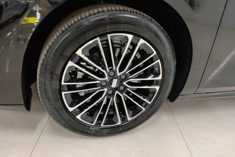 吉利银河 银河星耀8 2025款 130km EM-i 尊贵版车身外观6007