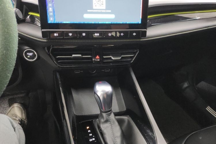 荣威i5 2021款 1.5L CVT钻石版中控内饰16