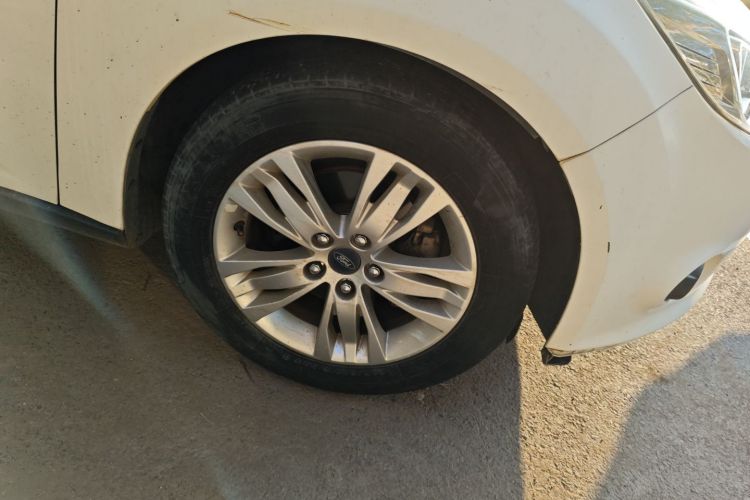 福特 福克斯 2012款 三厢 1.6L 自动舒适型车身外观10