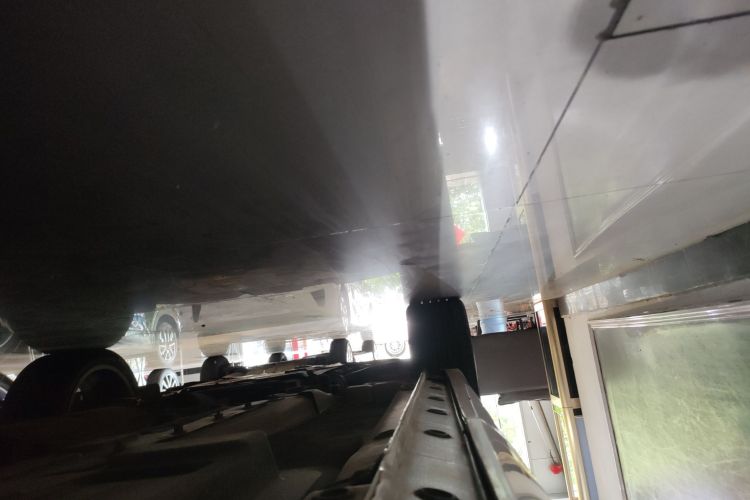 魏牌 VV7 2017款 2.0T 旗舰型机舱底盘30