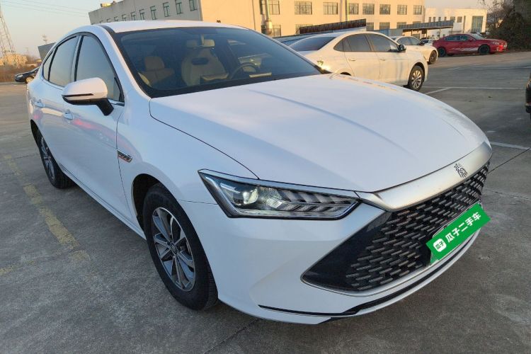 比亚迪 秦PLUS 2024款 荣耀版 DM-i 55KM领先型车身外观3