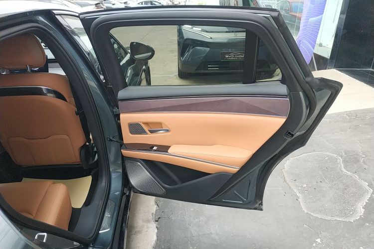 比亚迪 汉L 2025款 DM-p 四驱激光雷达旗舰型中控内饰45