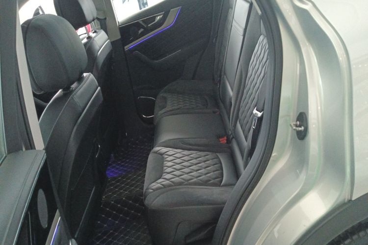 红旗HS5 2019款 2.0T 智联旗享版中控内饰21