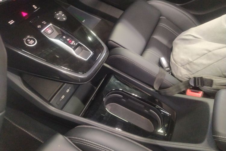 奥迪Q4 e-tron 2024款 40 e-tron 创境版中控内饰18