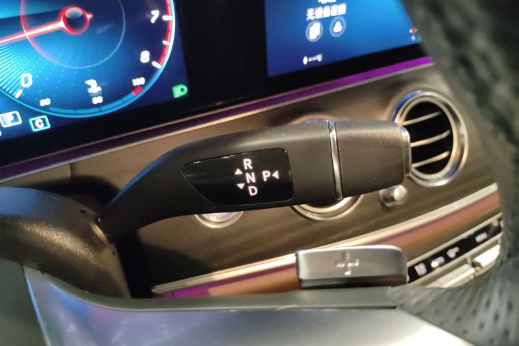 奔驰E级 2023款 改款 E 300 L 运动时尚型中控内饰18