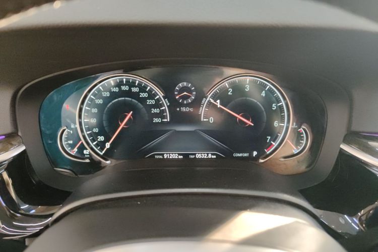 宝马5系 2018款 530Li xDrive M运动套装中控内饰14