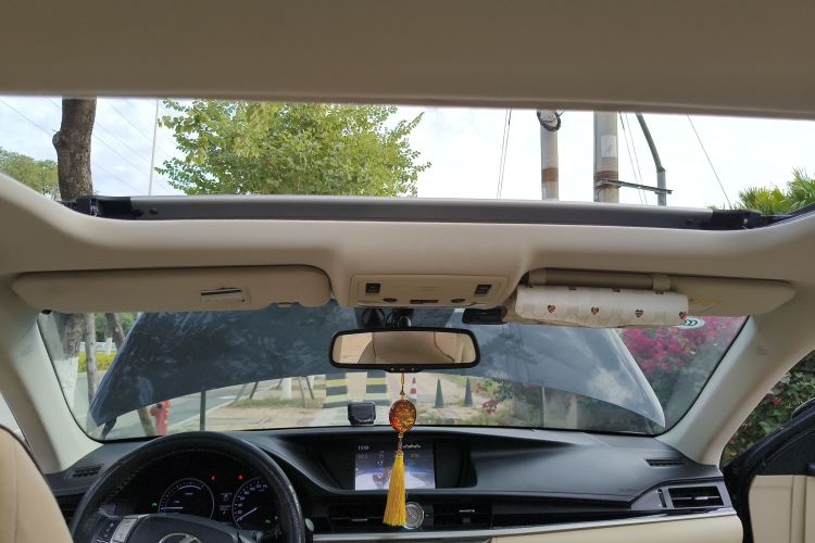 雷克萨斯ES 2013款 300h 精英版局部细节22