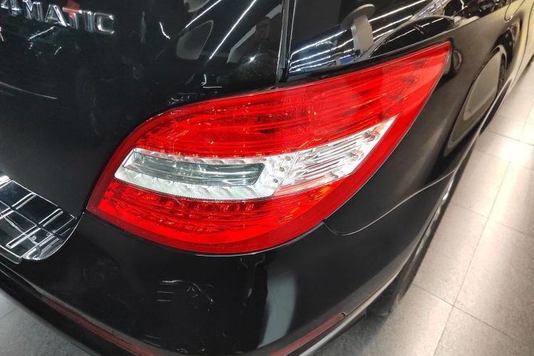 奔驰R级 2017款 R 320 4MATIC 商务型臻藏版车身外观9