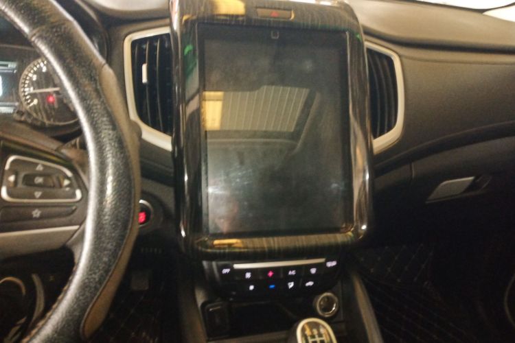 SWM斯威汽车 SWM斯威X7 2016款 1.8L 手动豪华型 7座中控内饰16