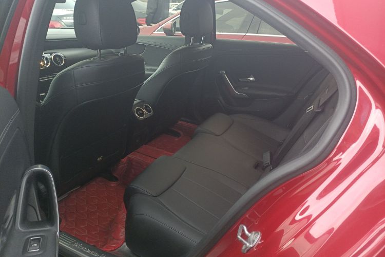 奔驰A级 2021款 A 200 L 运动轿车动感型中控内饰21