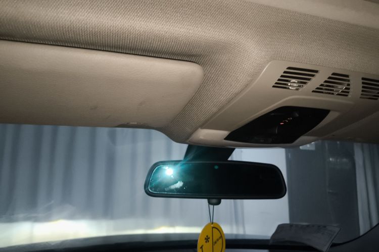 宝马3系 2013款 320i 时尚型中控内饰22