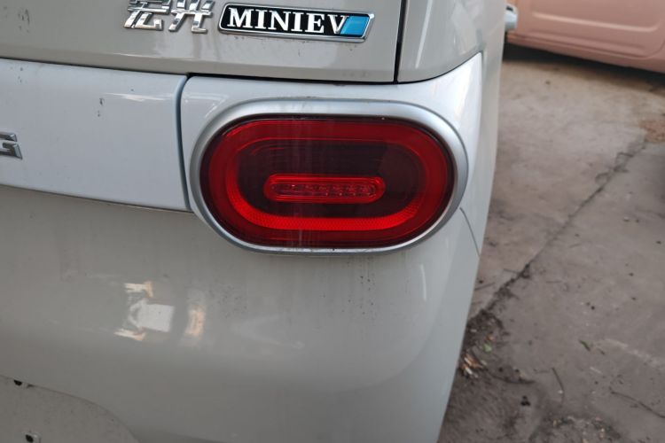 五菱汽车 宏光MINIEV 2024款 第三代 215km 青春版车身外观9