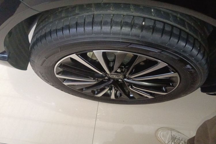 丰田 威飒 2023款 2.0L CVT两驱尊贵版车身外观6008